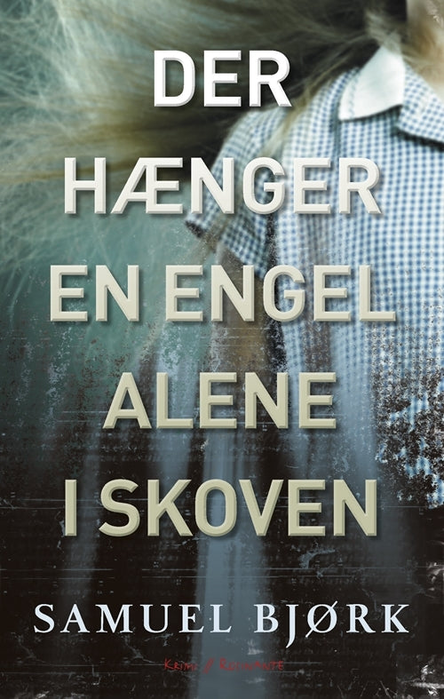 Der hænger en engel alene i skoven
