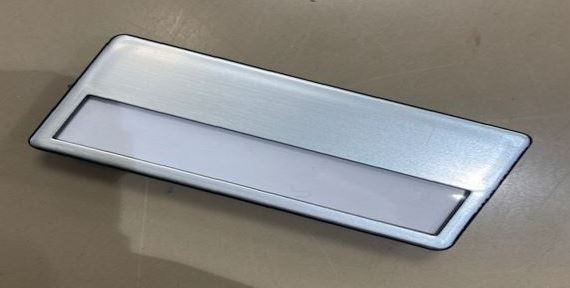 NAVNESKILT UDEN LOGO MED MAGNET