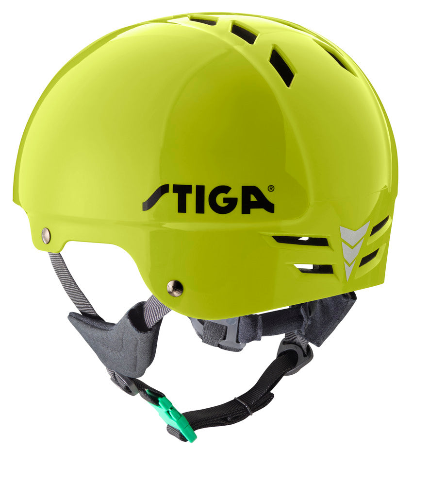 Play helmet green