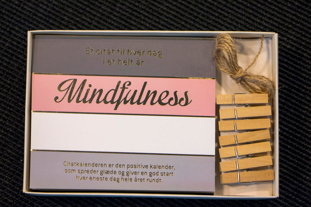 CITATKALENDER MINDFULNESS GULD FOIL 1M SNOR 7 TRÆKLEMMER