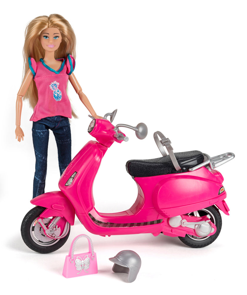 Judith dukke med scooter og tilbehør