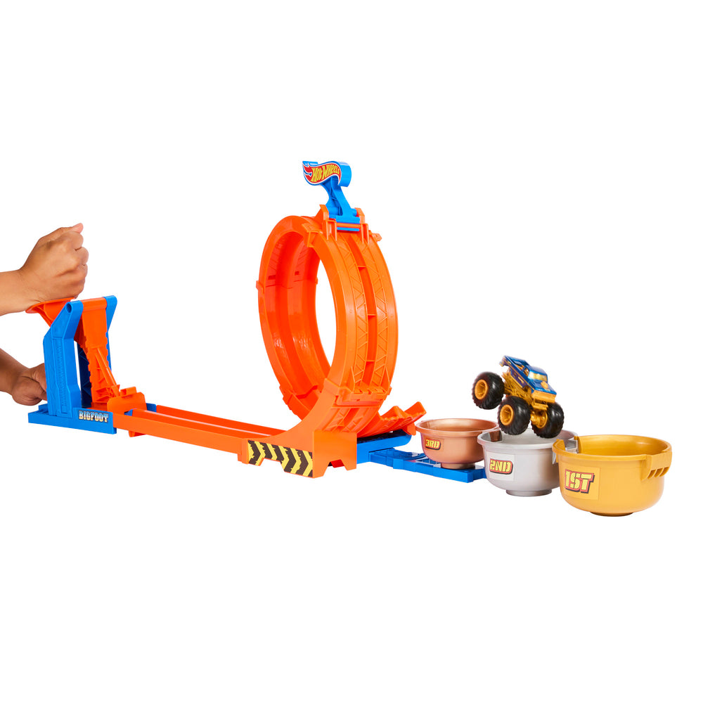 HW Monster Trucks Loop & Flip Trophy Challenge