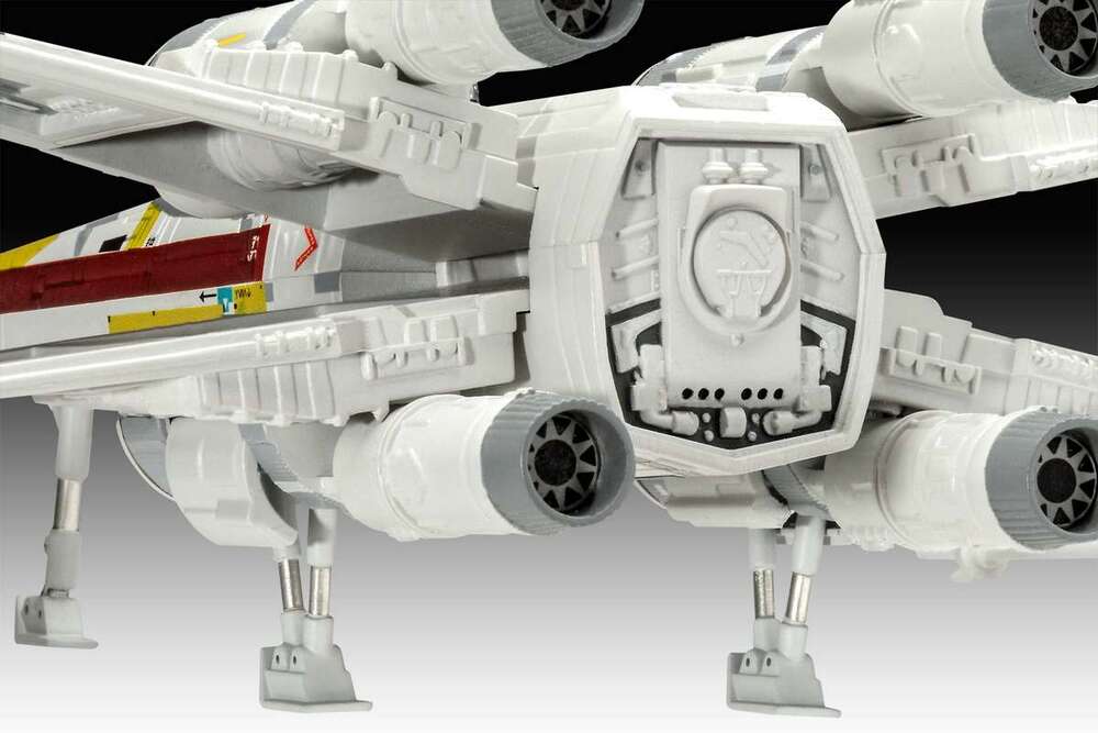 Carson Teva's X-Wing Fighter: The Mandalorian 1:57
