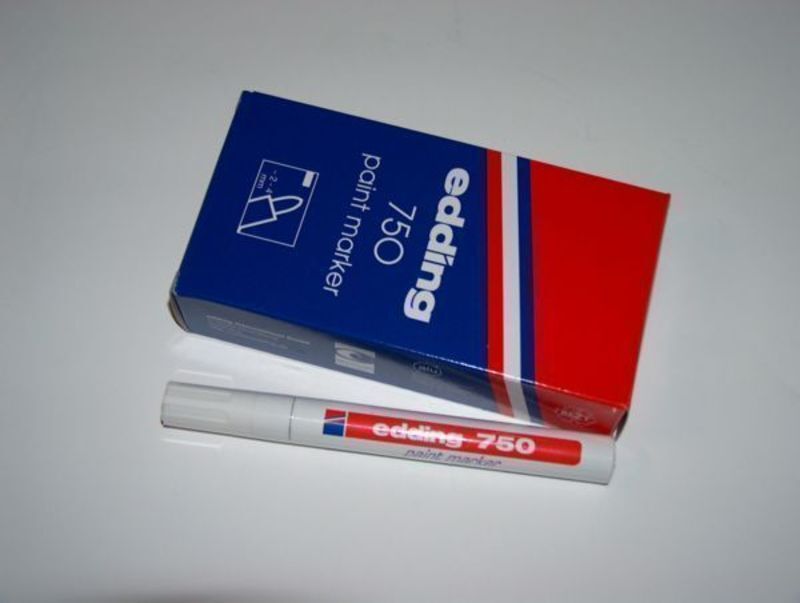 Paintmarker edding 750 2-4mm hvid