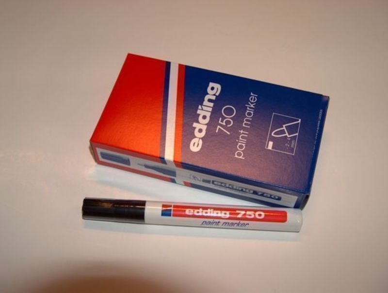 Paintmarker edding 750 2-4mm sort